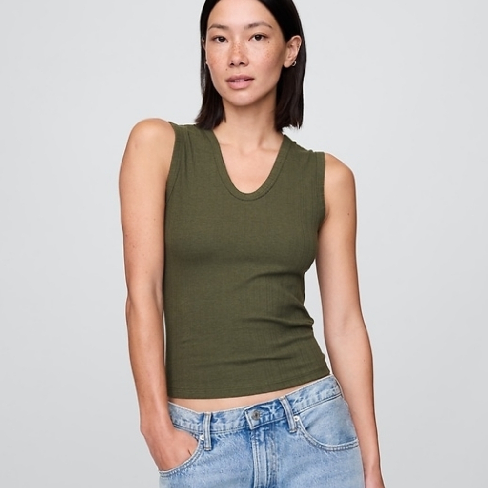 GAP Sheer Modern Tank in Green Size M and L New With Tags